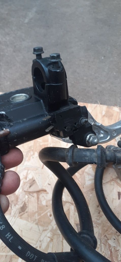 Travagem  bomba dupla moto