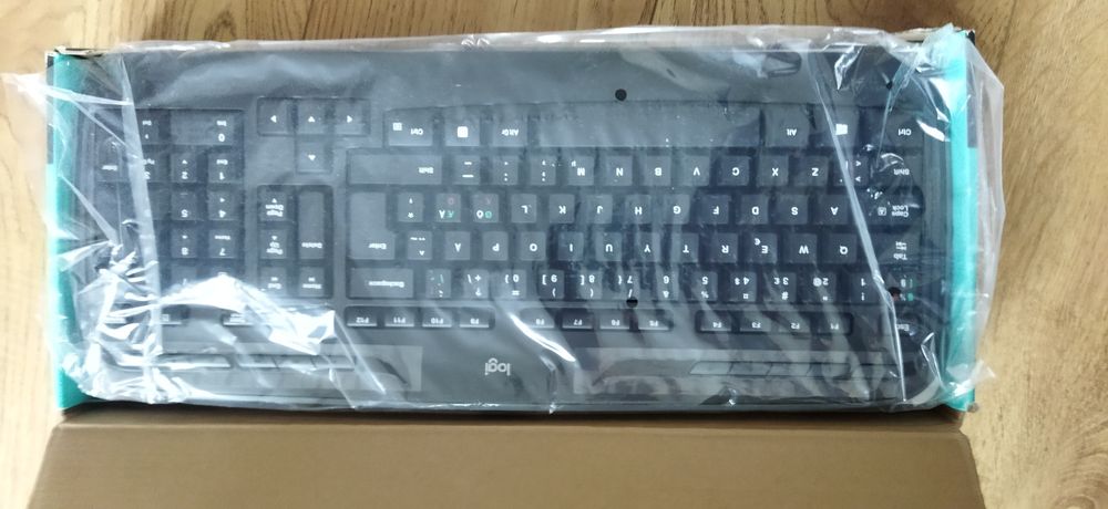 Bezprzewodowa klawiatura i mysz Logitech