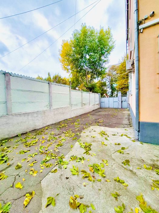 Продам елітну трикімнатну квартиру в центрі міста - 100 м².