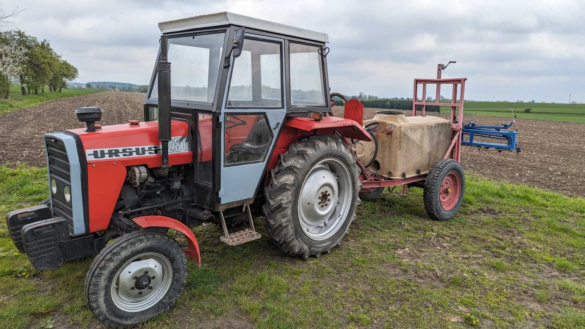 Ciągnik Massey Ferguson 2812, opryskiwacz ciągany 1000l