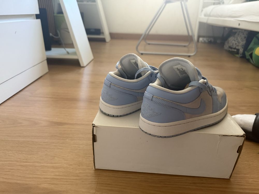 Jordan 1 Low alzul e cizento