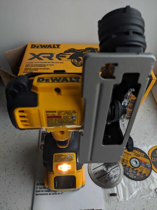 DeWalt DCS438B Аккумуляторная отрезная машинка болгарка УШМ пила 75мм