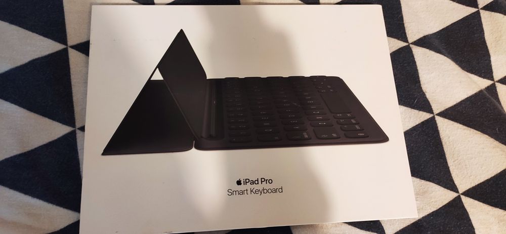 Smart keyboard ipad pro 10.5 cal NOWA