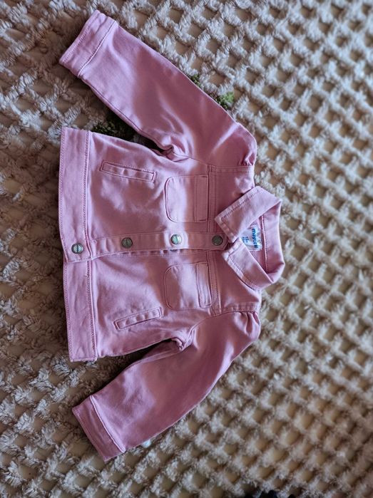 Roupa de bebé em bom estado