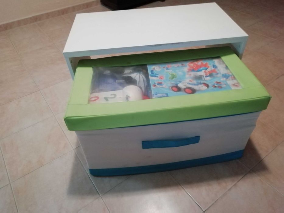 Conjunto de banco e baú de arrumação