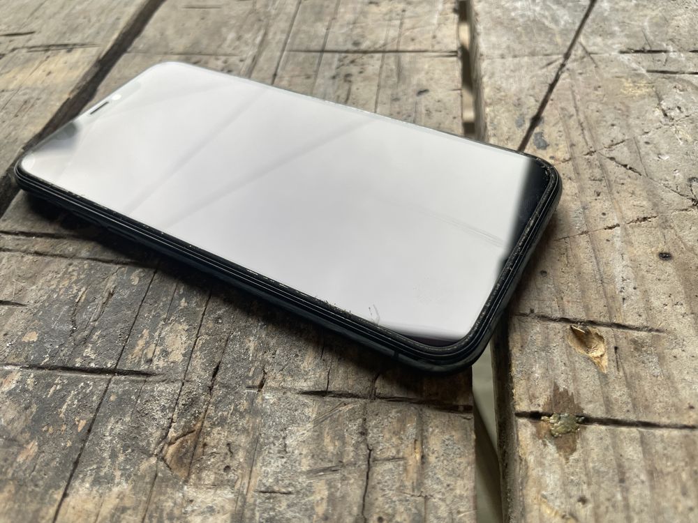 Iphone 11 PRO на запчасти экран, камера, корпус