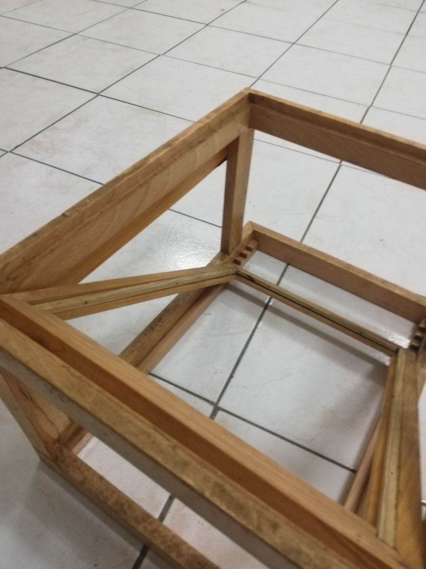 Estruturas para podoscópio em madeira