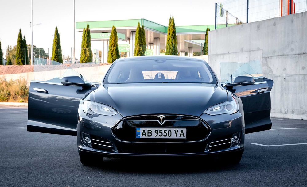 Продам Tesla Model S