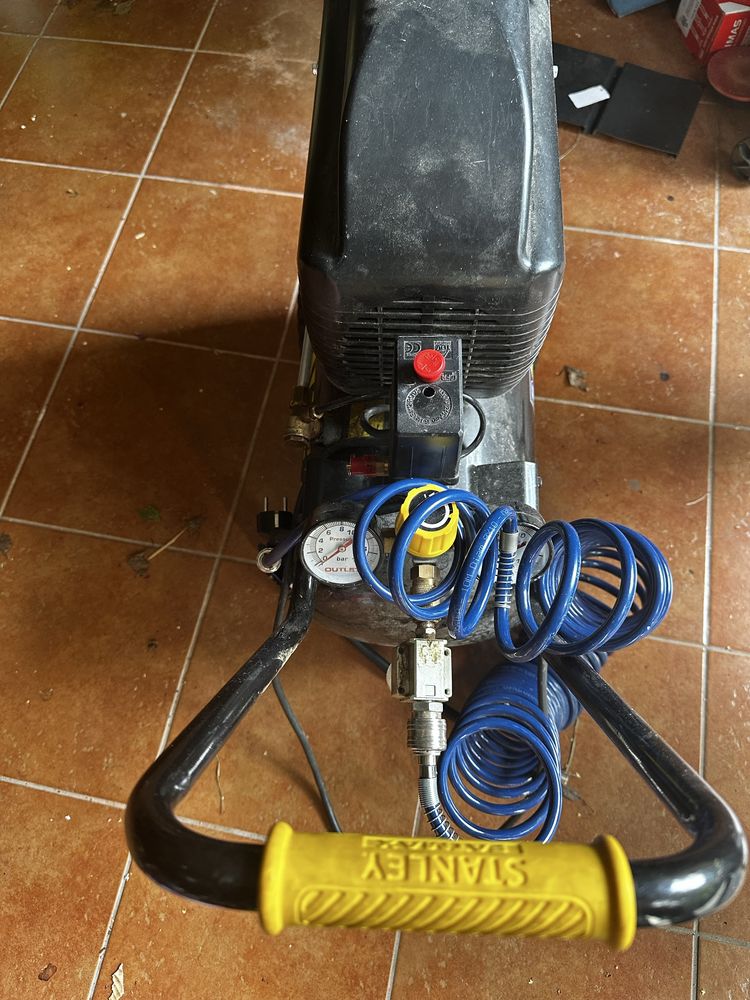 Sprzedam kompresor olejowy Stanley Fatmax 24l