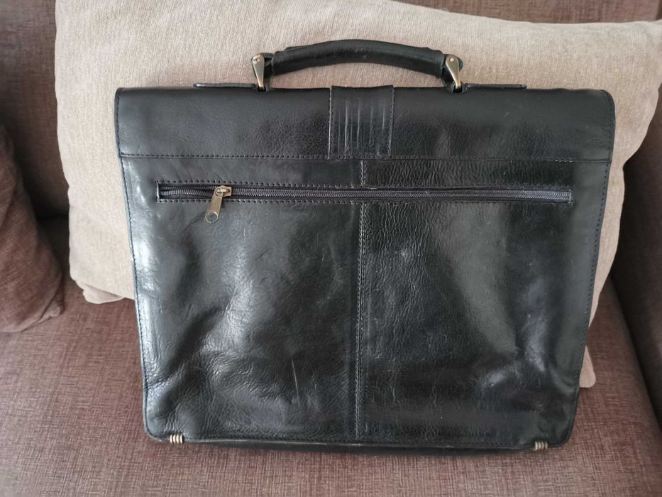 Pasta em couro Preta