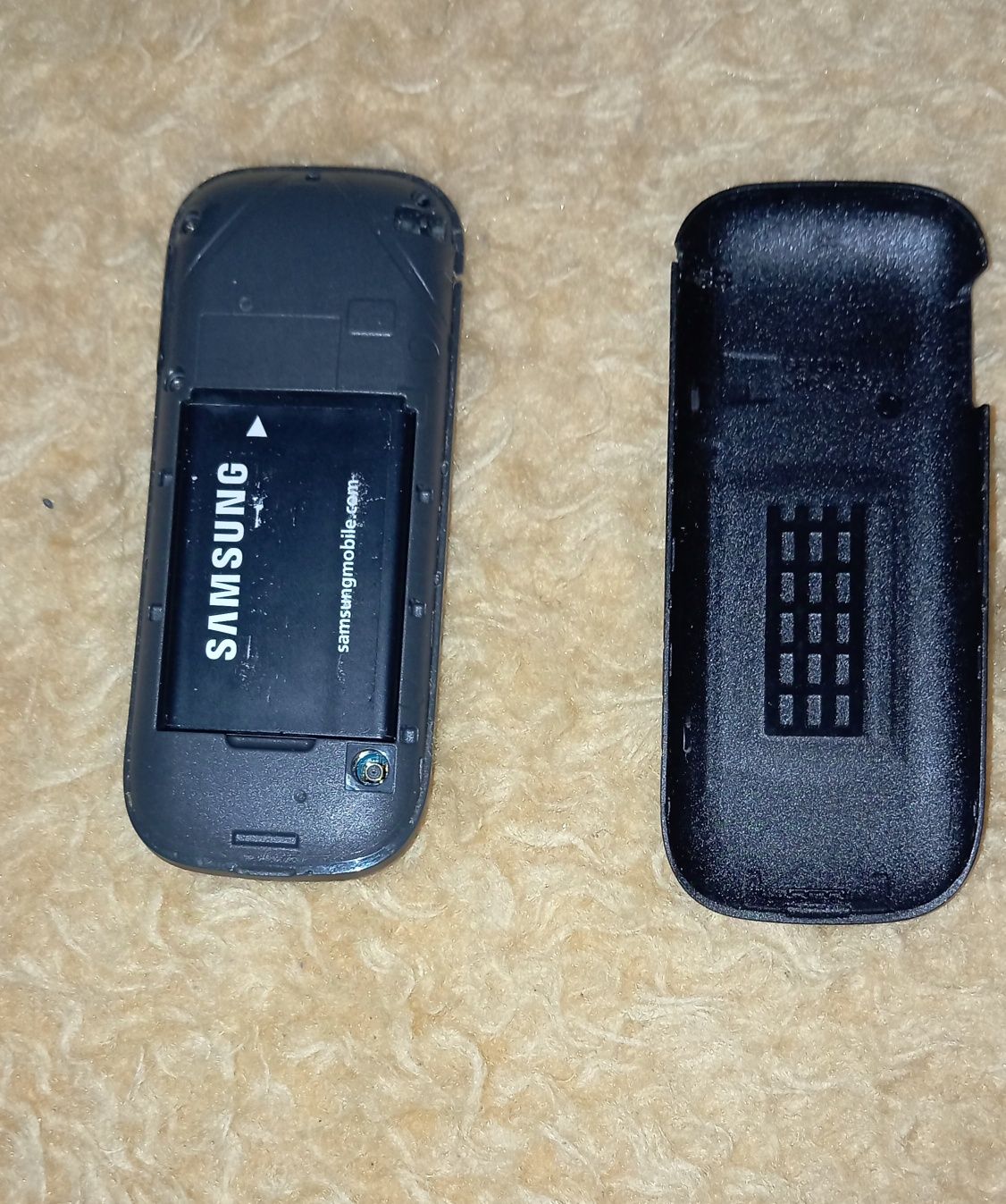 Кнопочный телефон Samsung МодельGT-E12001(SEK)