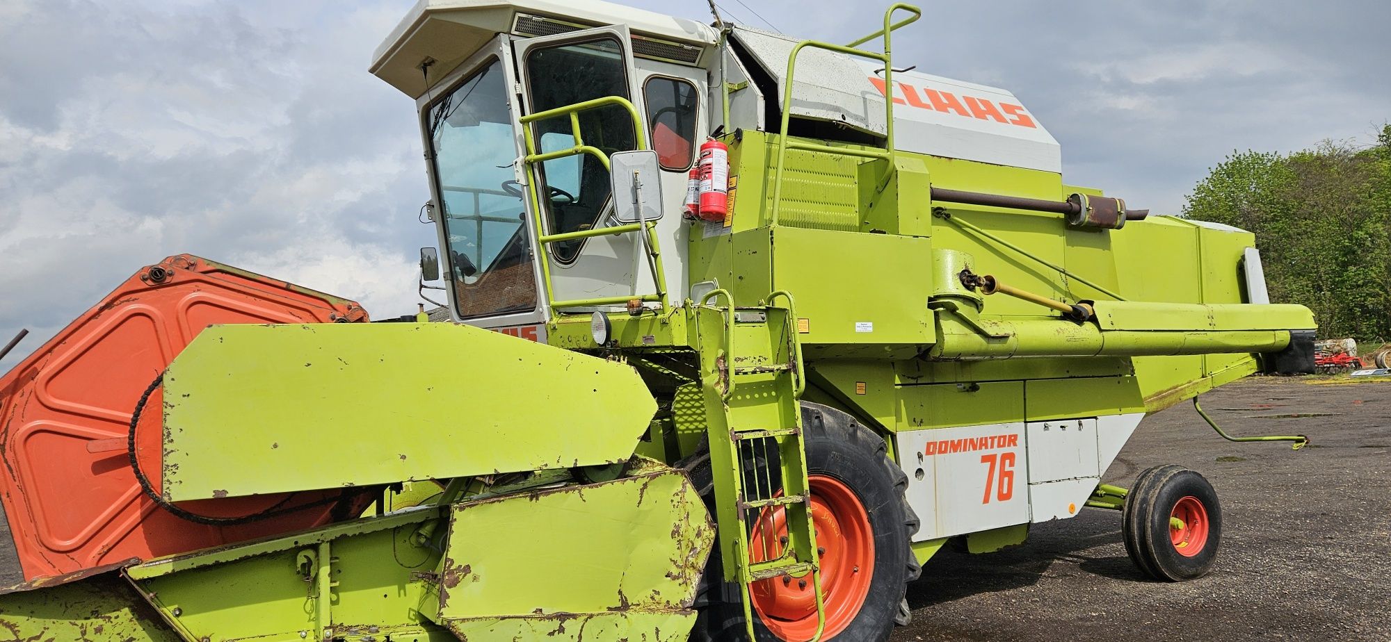 Claas Dominator 76