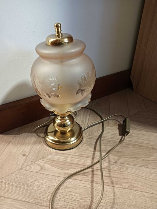 Lampa ozdobna ze szklanym kloszem stołowa nocna