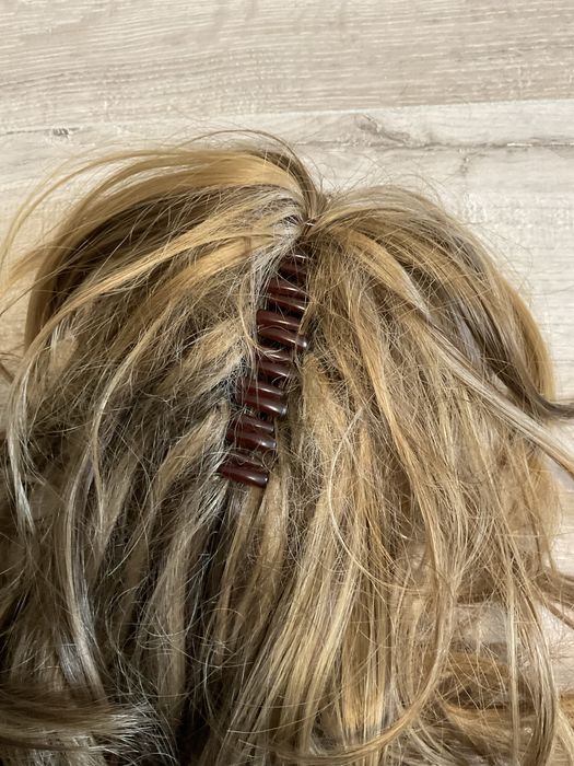 Шиньон волосся на крабі