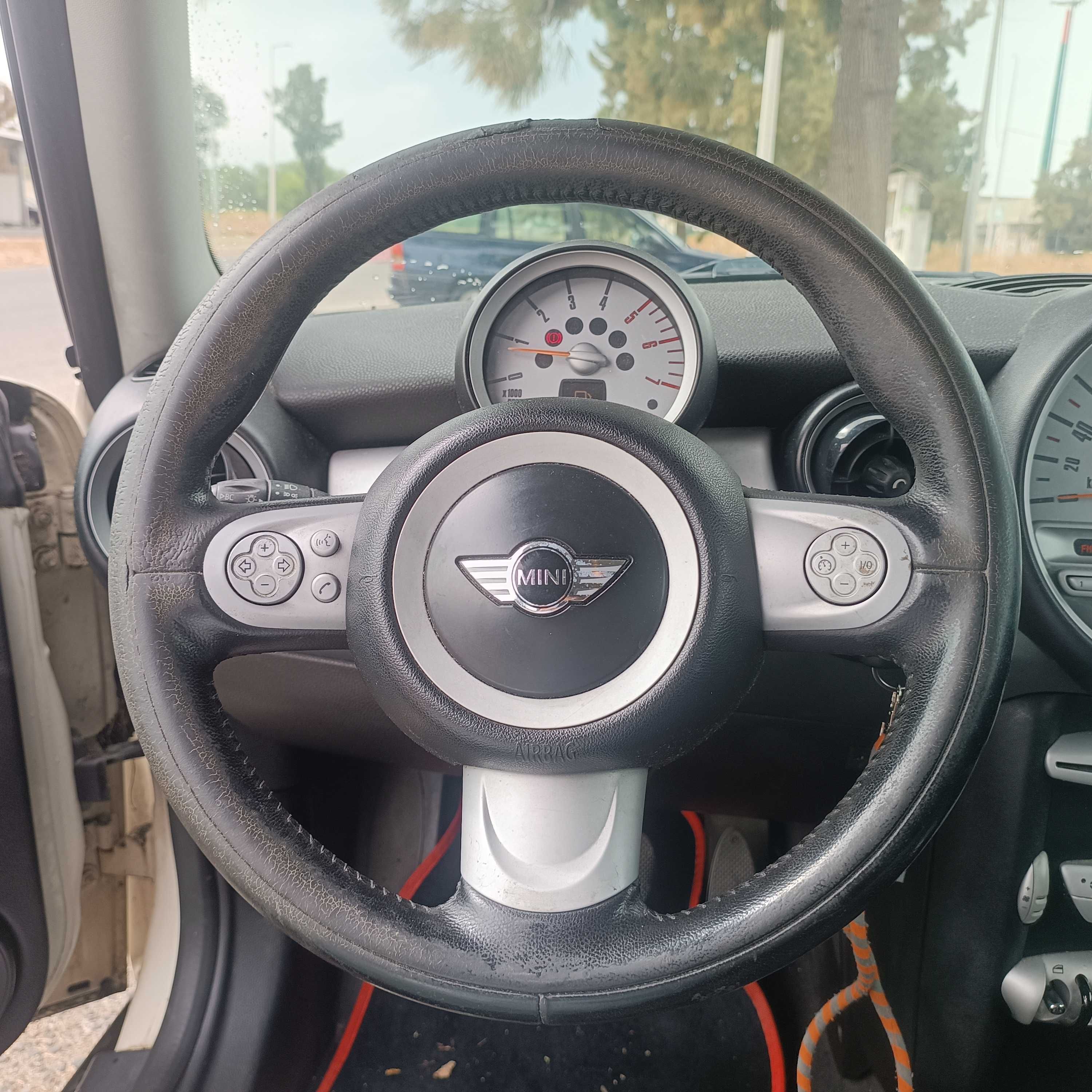 Mini Cooper em bom estado