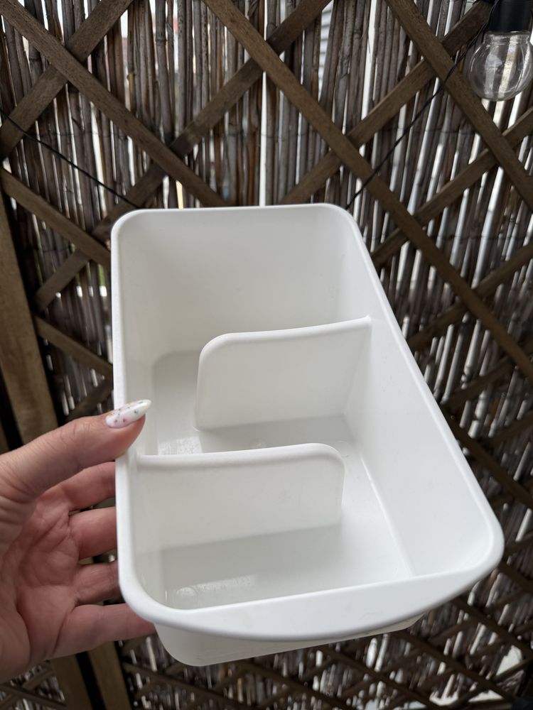 Biały plastikowy pojemnik na przyprawy organizer
