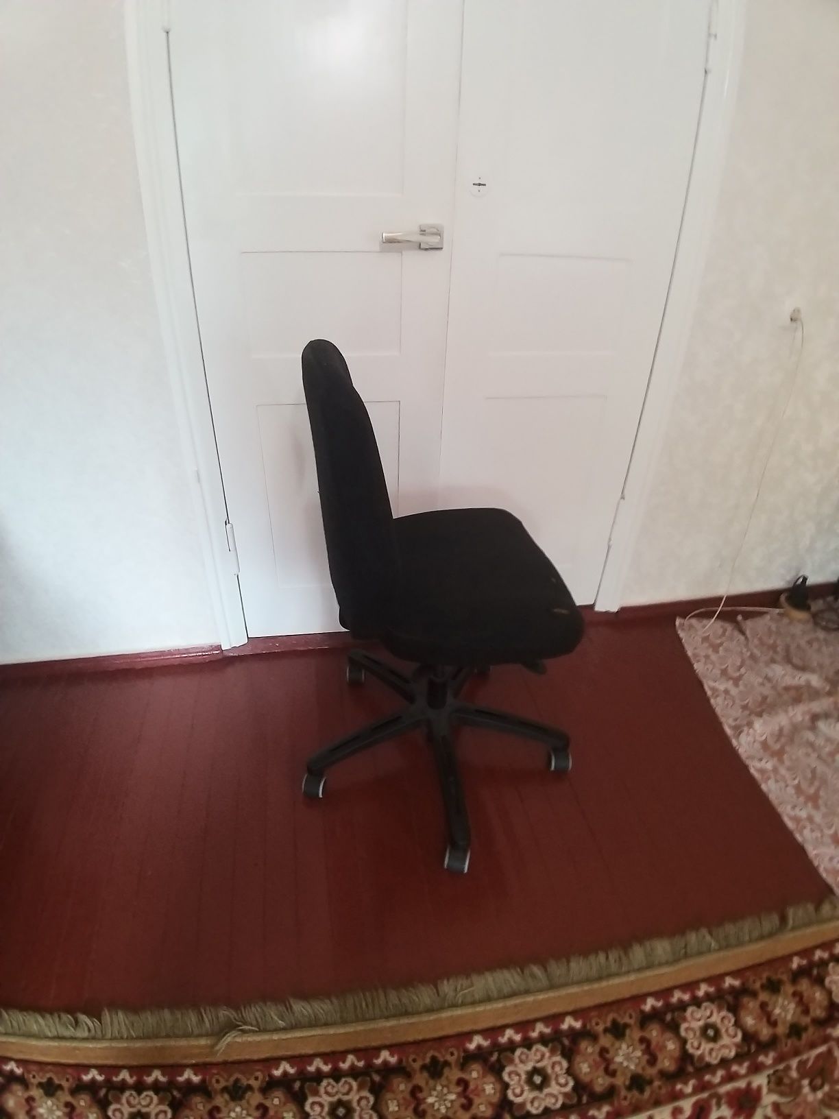 Стол новий  крісло