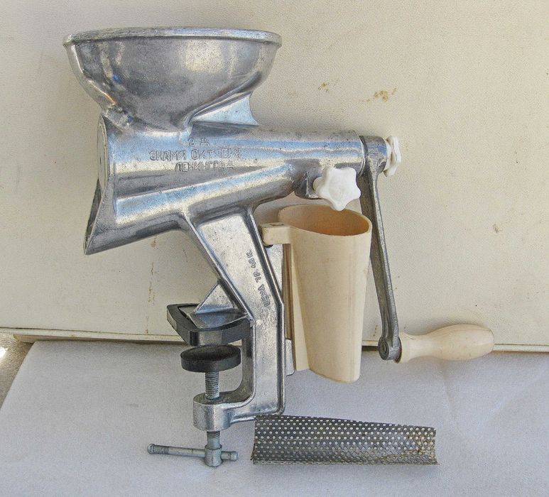 Соковыжималка ручная шнековая СБ 2. Знамя Октября. СССР.