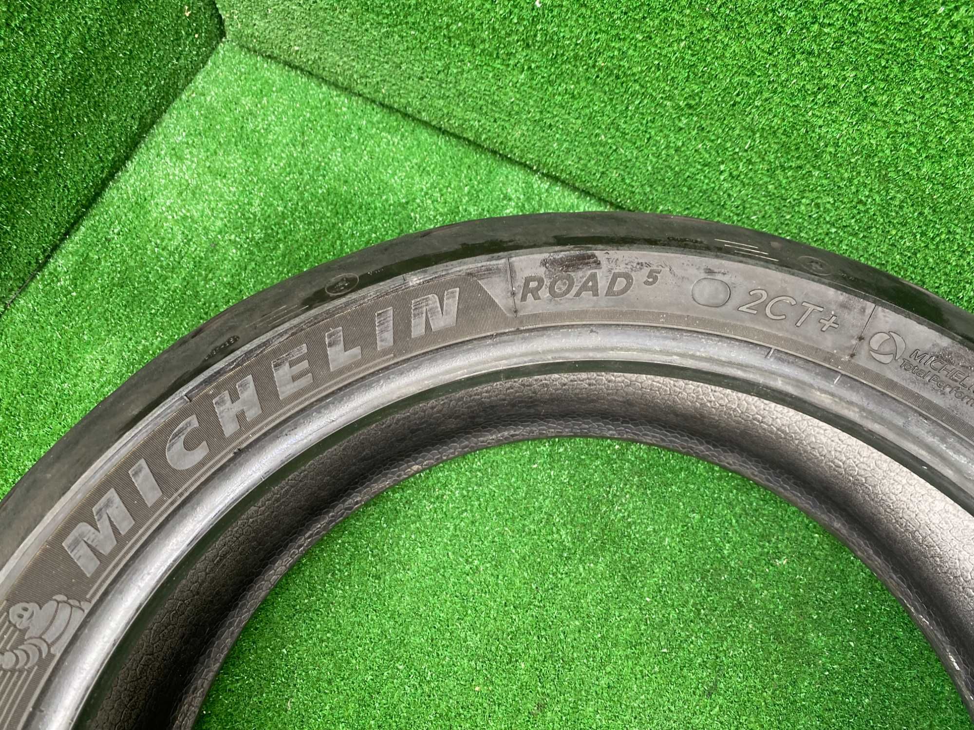 180/55/17 Michelin pilot road 5 2CT+ pneu usado mota