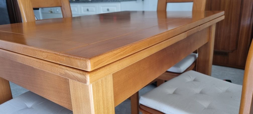 Mesa cozinha impecável