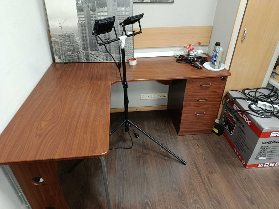 продам офісний стіл кутовий