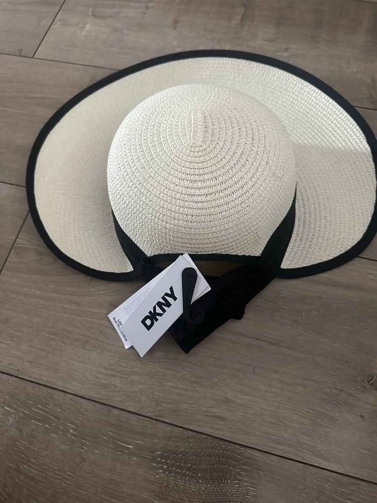 Шляпа брендова DKNY