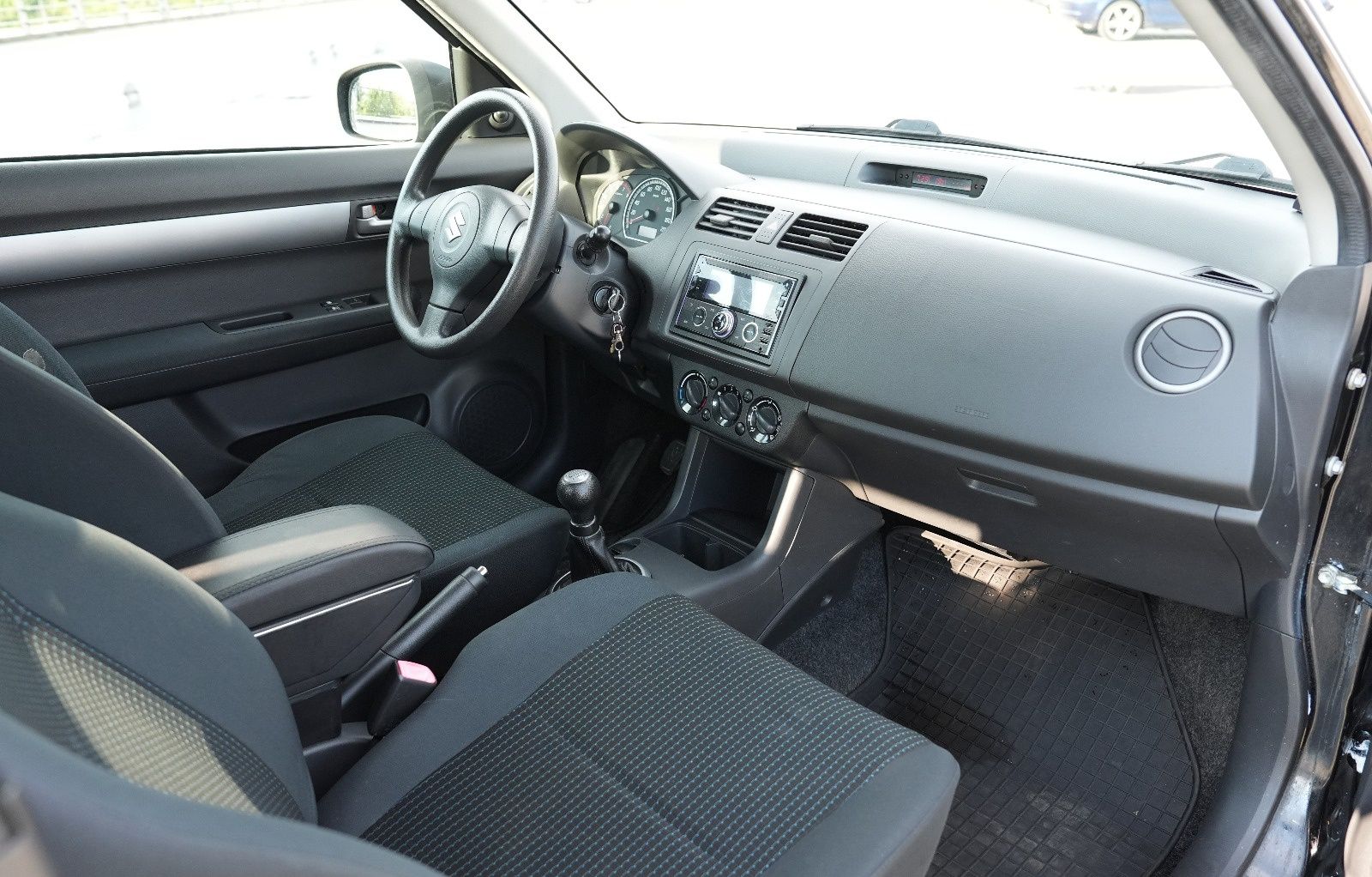 Ładny Suzuki Swift 1,3