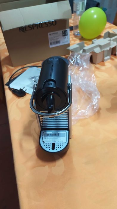 maquina de café nespresso pixie