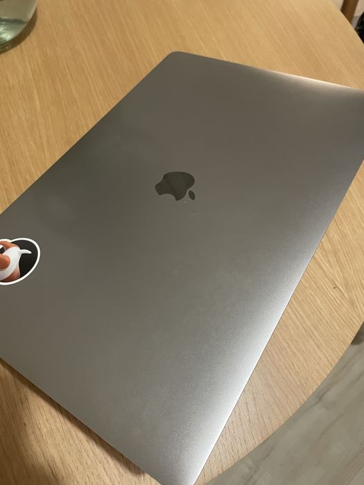 MacBook Pro 16” (2019) – i7, 16GB RAM – Excelente estado
