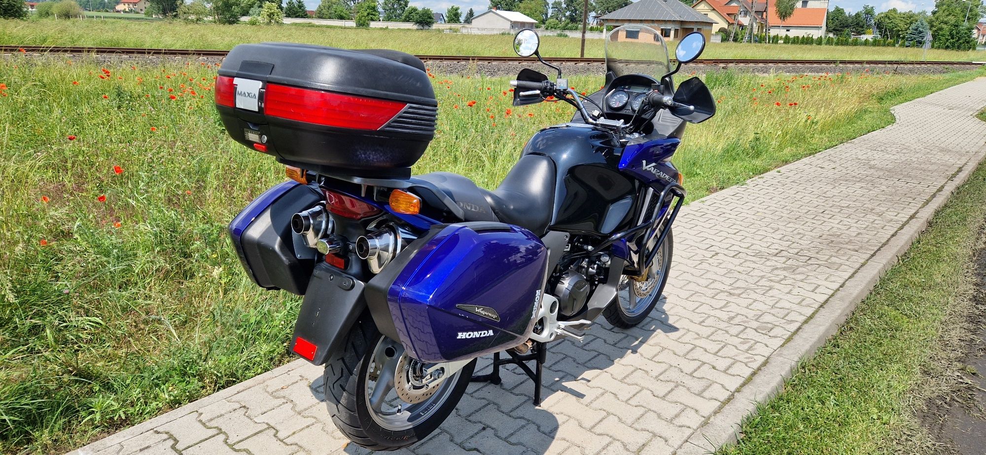 Honda XL 1000 Varadero rok 2004 przeb 63 tys km .