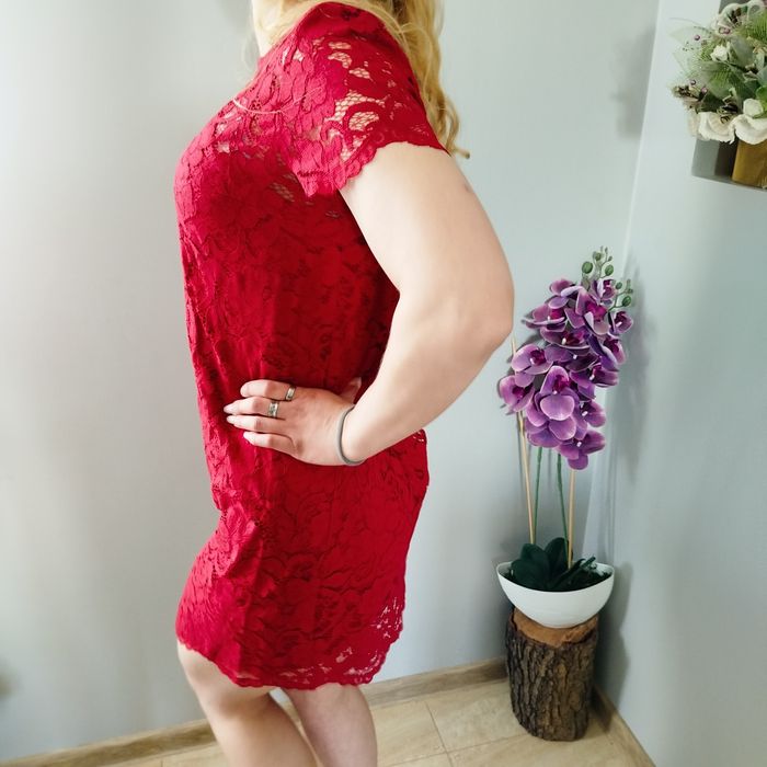 Piękna sukienka koronkowa m