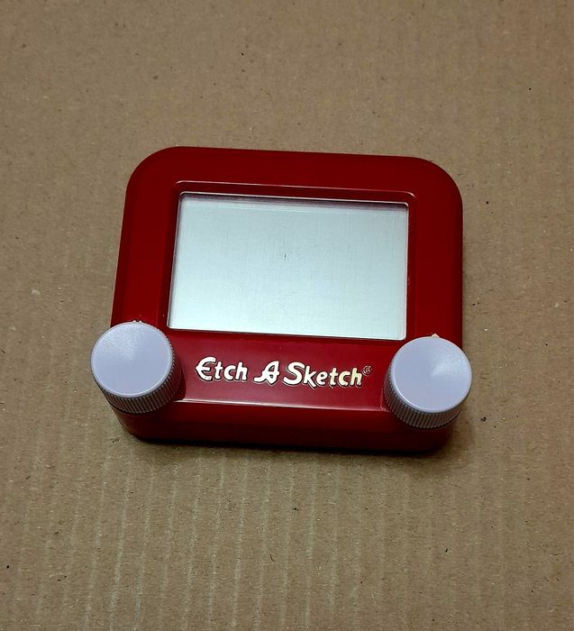 Игрушка для рисования Etch A Sketch
