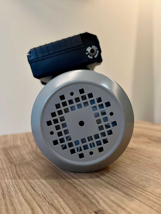 Napęd jednofazowy do maszynki alfa 32: 93/obr, 750W, 230V motoreduktor