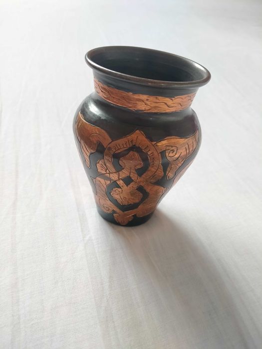 Wazonik miedziany grawerowany wysokość około 12 cm waga około 190 g