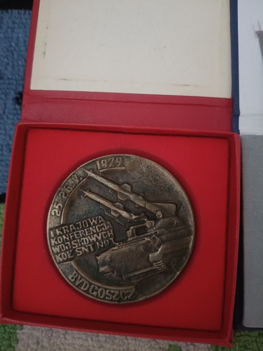 2 ładne  medale PRL