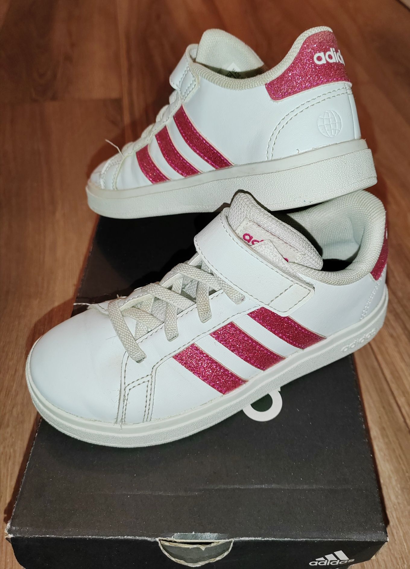 Buty dziewczęce firmy Adidas