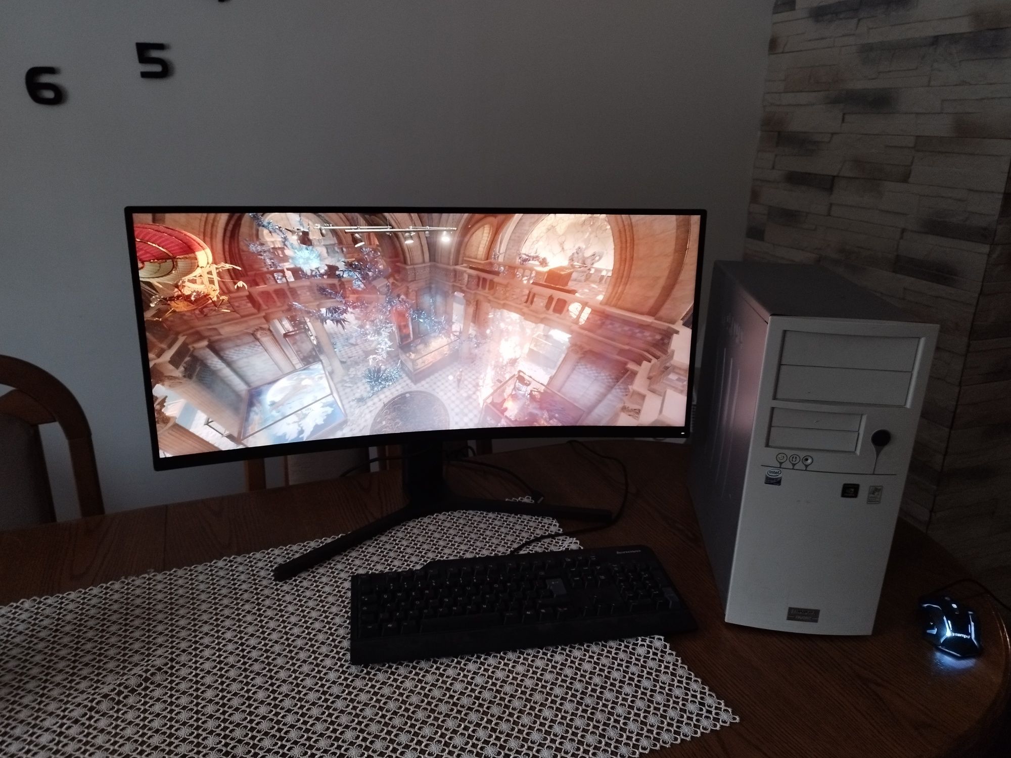 Komputer Xenon i7  16x 2,6GHz.