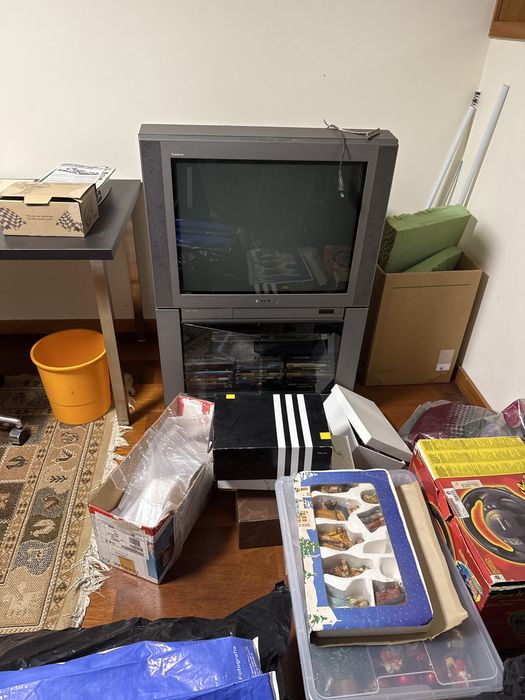 Televisão Sony com móvel a funcinar impecável