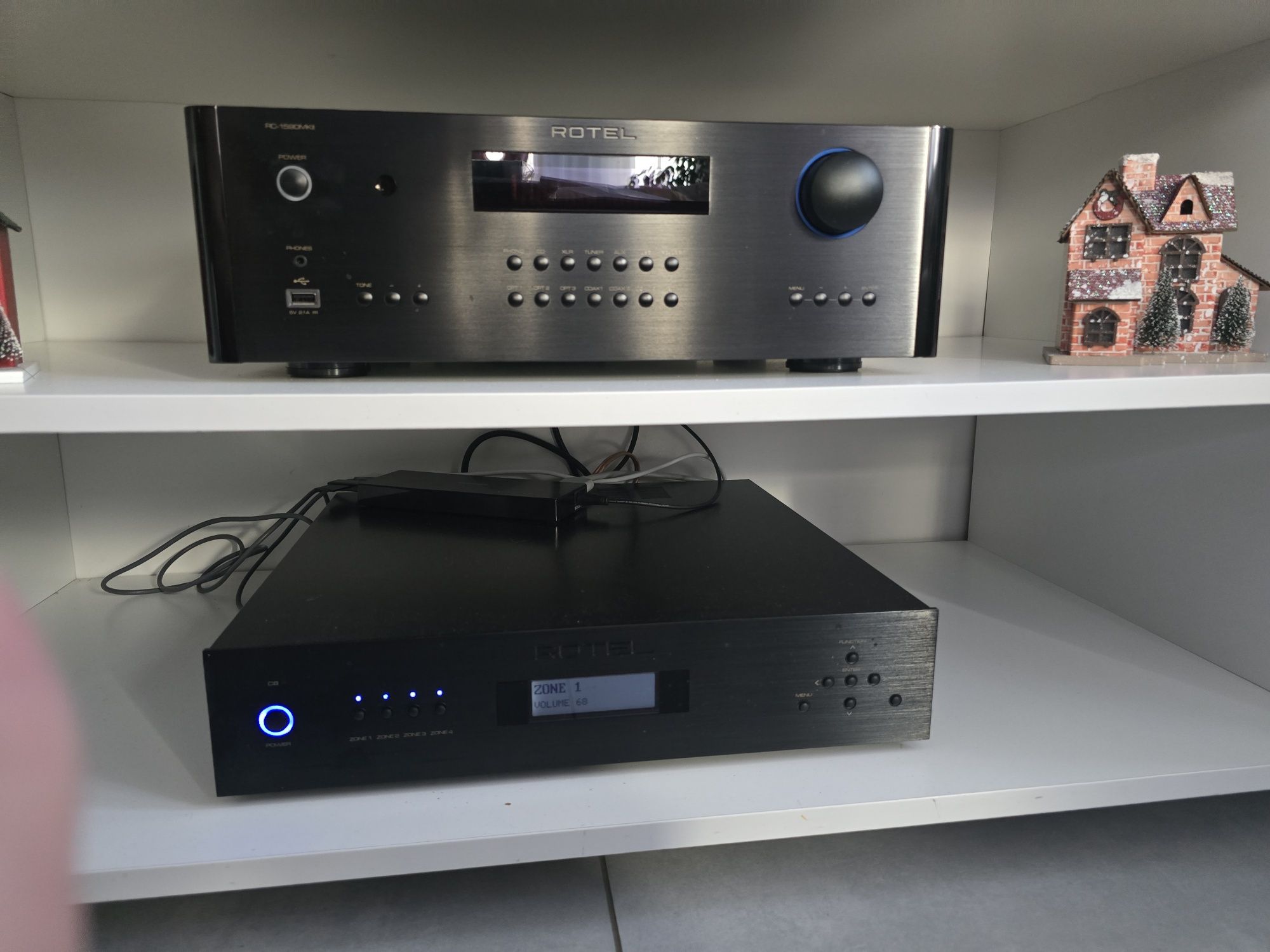 Wzmacniacz Multiroom Hi-Fi ROTEL C8 - 70W (140W mostek) Klasa AB