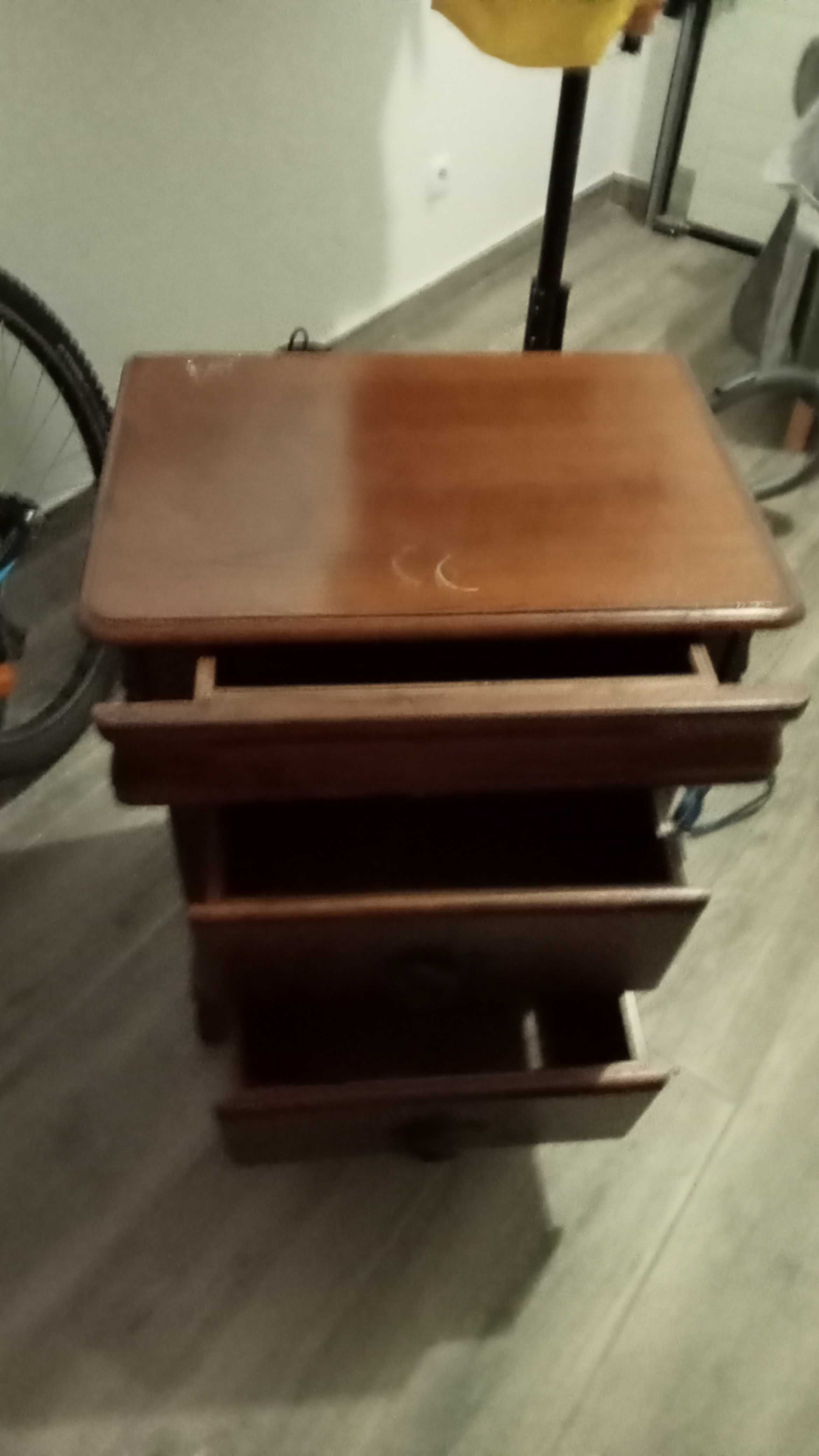Mesa de cabeceira