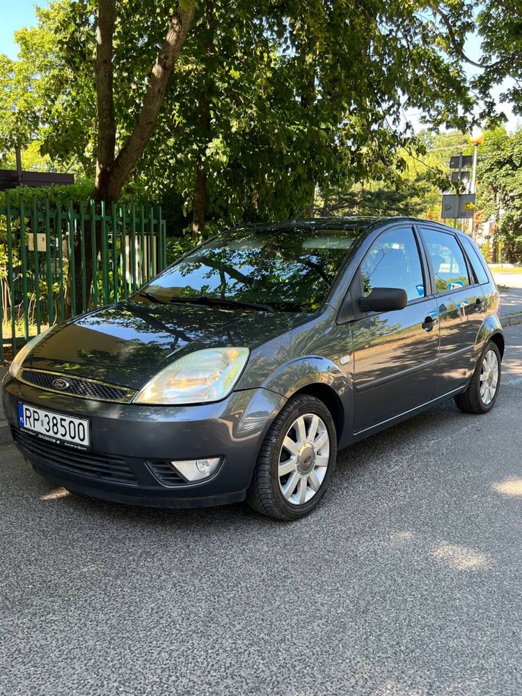 Sprzedam Ford Fiesta, klima, dwa kluczyki
