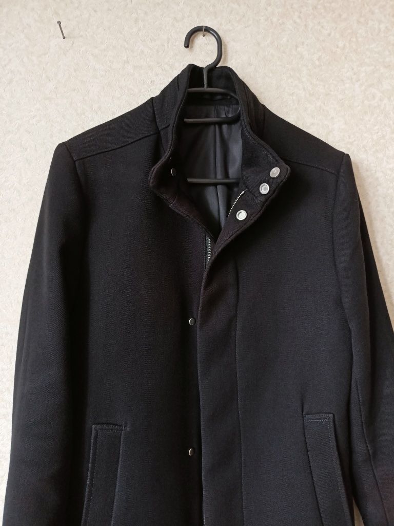 Пальто H M чоловіче 44 розмір чорне в гарному стані