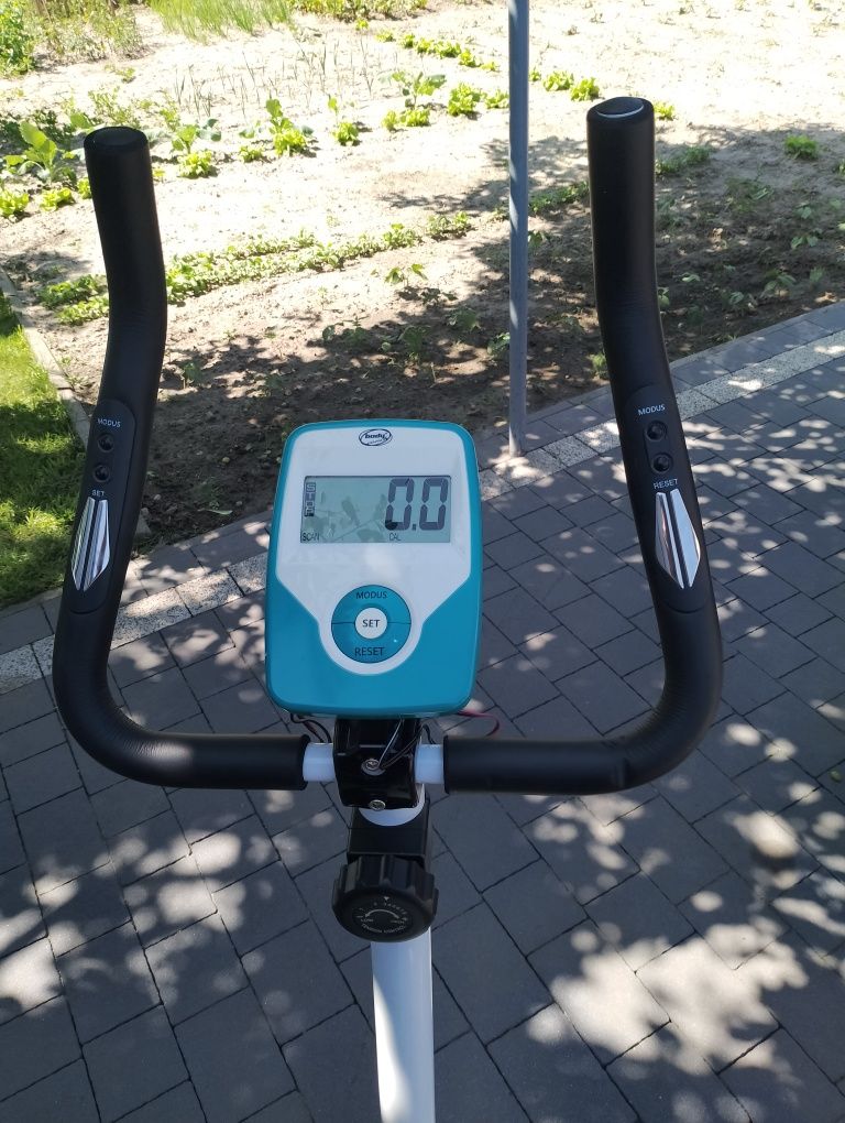 Sprzedam rower stacjonarny magnetyczny bardzo ładny.
