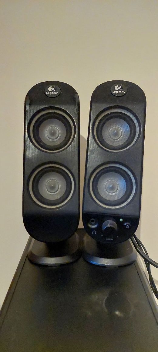 Colunas Logitech X-230 subwoofer
