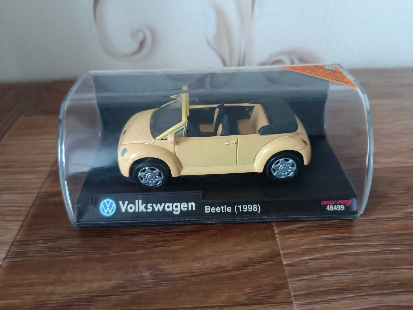 Машинка металлическая Volkswagen Beetle 1998. 1:43.