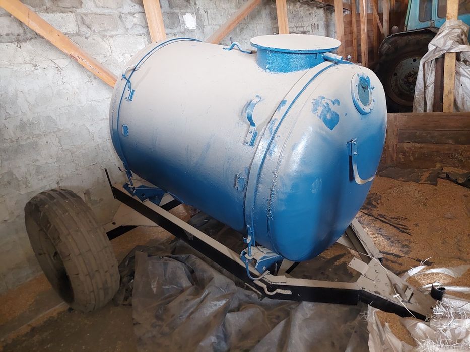 Продам бочку 1.8 куба