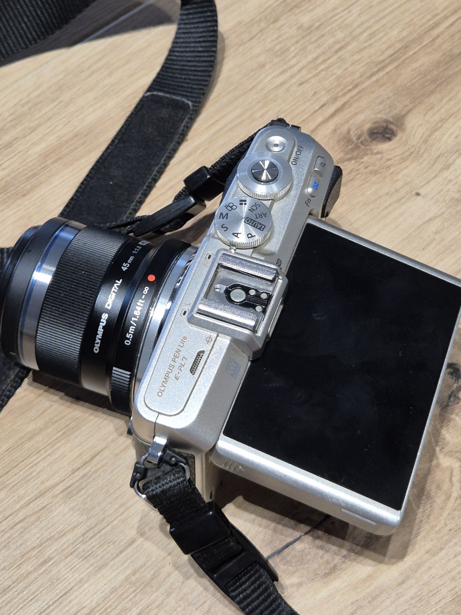 Aparat Olympus pen e-pl7 body z wi-fi, obiektywy osobno