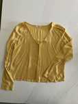 Camisa amarela, M