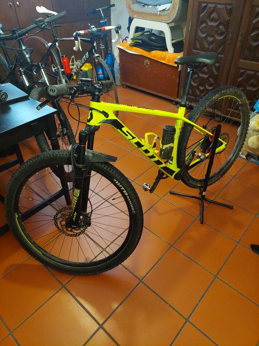 Bicicleta de btt com quadro em carbono tamanho M