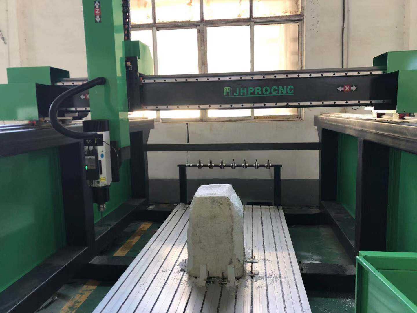 Maszyna CNC 4 osie x2000 y2500 z800 9kW + Bank narzędzi. Frezarka